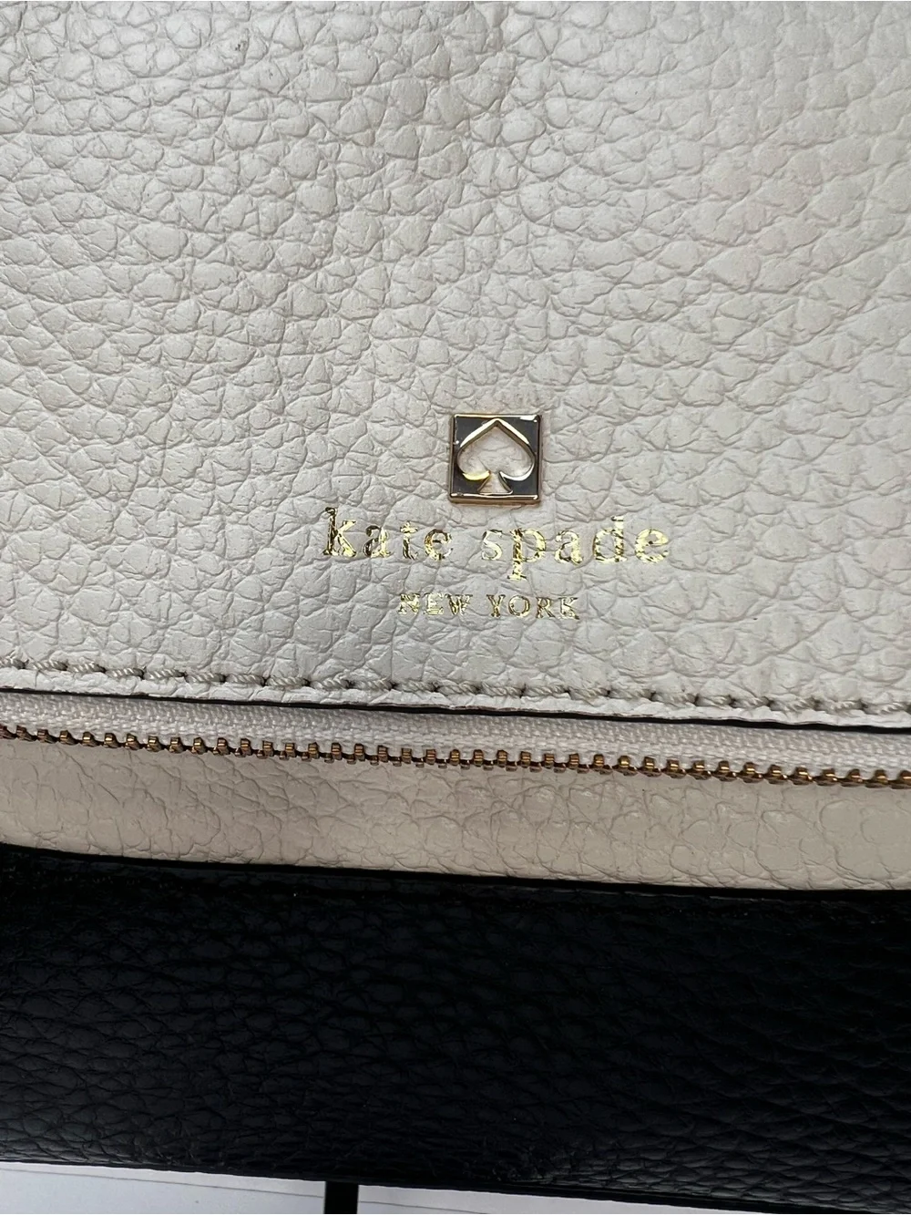Kate Spade New York Black/White Colorblock Pebbled Zip Tassel